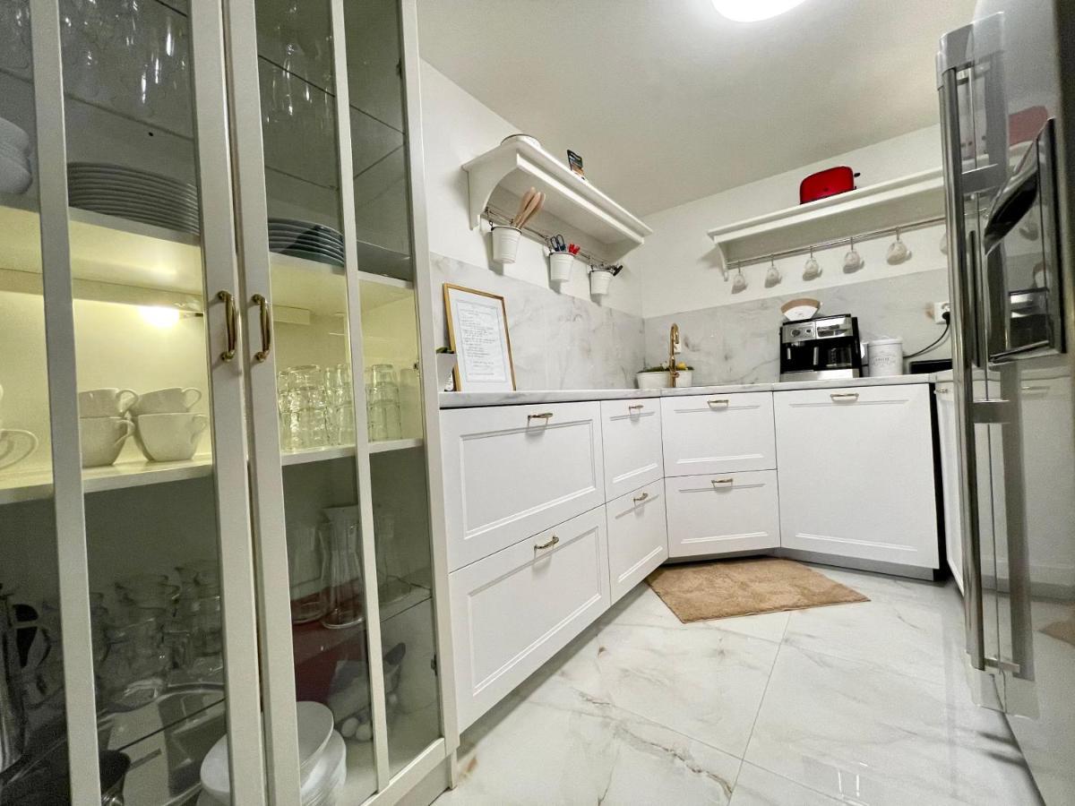 Vid Gekas Ullared Boende B&B Bagian luar foto