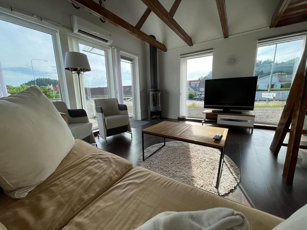 Vid Gekas Ullared Boende B&B Bagian luar foto